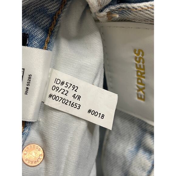 Express relaxed wide leg super high rise pleated wide leg raw hem jeans, size 4 - Picture 9 of 16